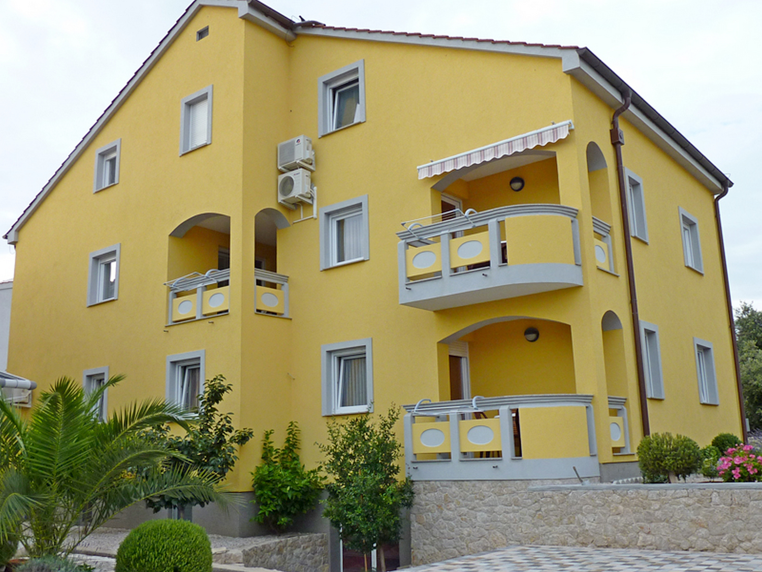 Apartments Amalia - family friendly with parking: A4(3+2) Megi, A3(2+2) Ariela, A2(4) Karin, A1(4) Gabi Pakostane - Riviera Biograd 
