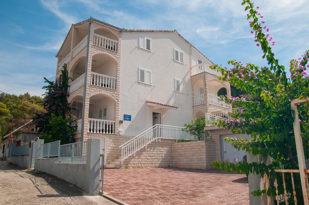 Apartments Boze - 100 m from sea : A1(2+2), A2(2+2), SAB1(2+1), SAB2(2+1) Mastrinka - Island Ciovo 