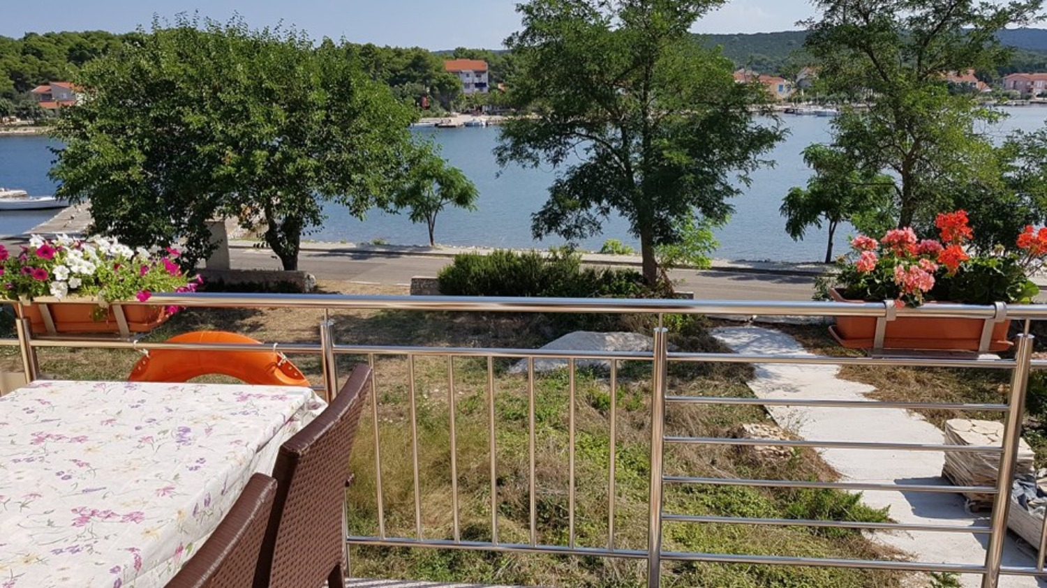 Apartments Zvone - at the water front: A2(4), A1(2+2) Veli Rat - Island Dugi otok 
