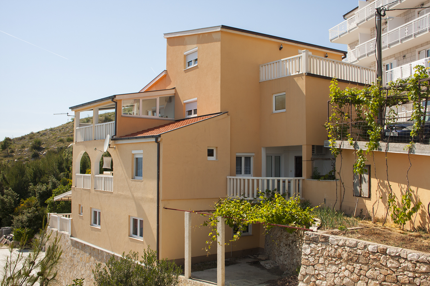 Apartments Zoran - 400 m from beach: A1(4), B2(4), C3(4) Celina Zavode - Riviera Omis 