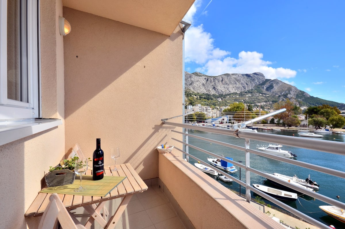 Apartments Tam - with parking : A1(2+2) Omis - Riviera Omis 