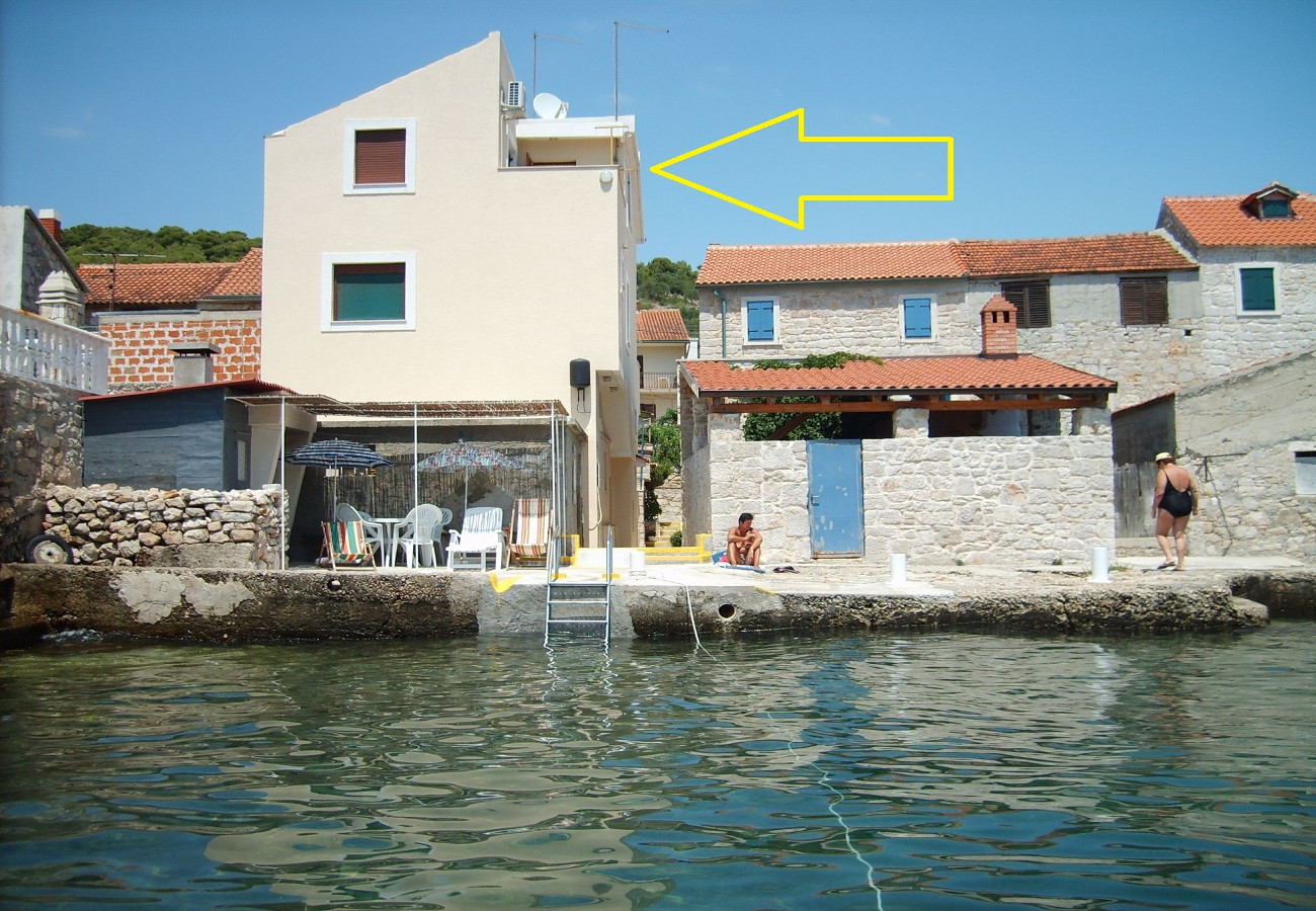 Apartments Mirni - 5 m from sea: A1(2+1) Luka (Island Prvic) - Riviera Sibenik 