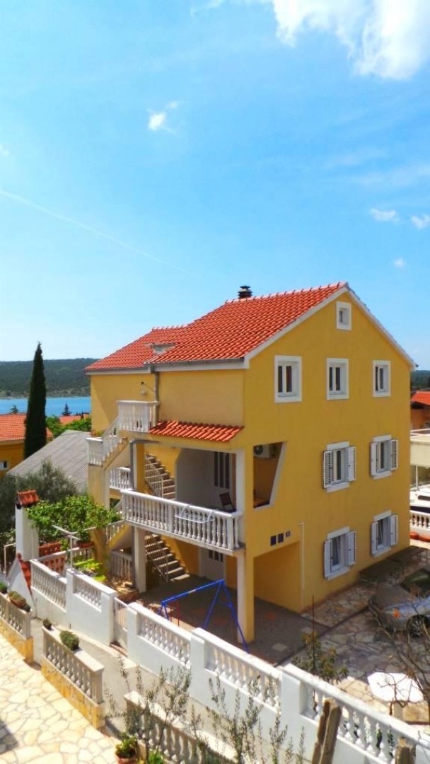 Apartments Sandra - 150 meters from the beach A1 (6+2), A2 (3+2), A3 (2+2) Crna Punta - Zadar riviera 